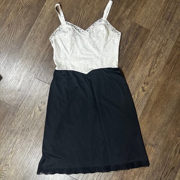 Van Roalte Other - Vtg VAN ROALTE Full Slip Black Cream Lace Nylon 36